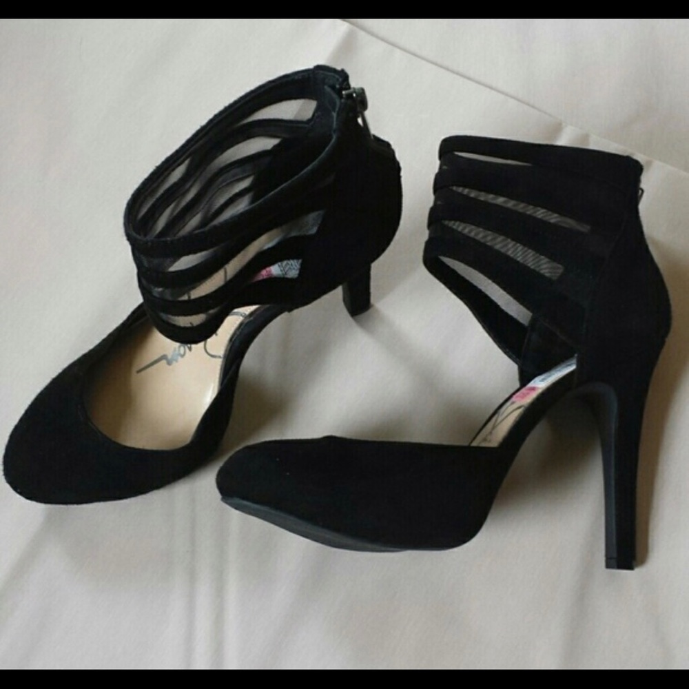 Jessica Simpson high heels 👠
